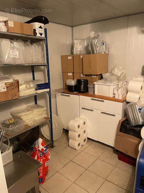 Commerce à CADAUJAC