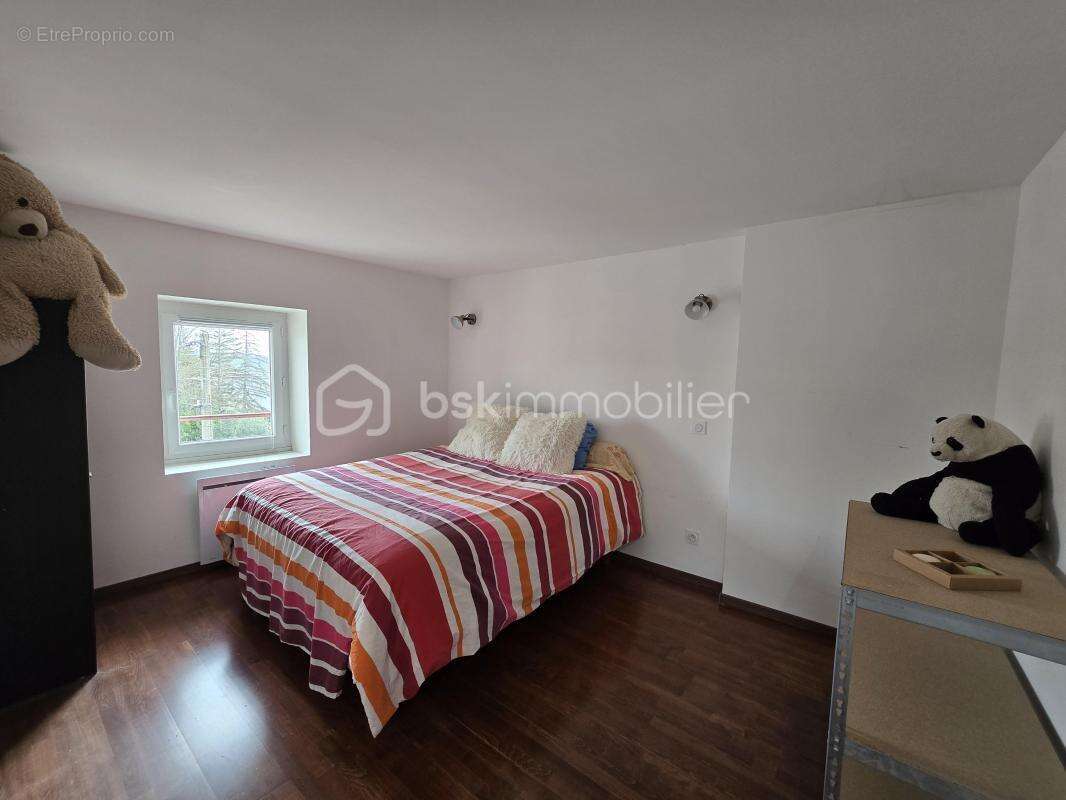 Immeuble en pierre avec ancien restaurant, appartement rénové et terrain de 2900 m² – Fort potentiel – Le Teil - photo 6