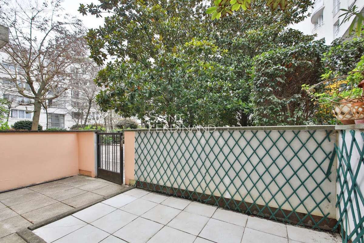 Appartement à PARIS-17E