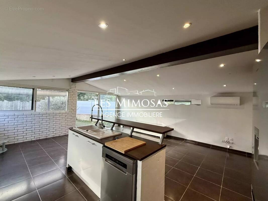 Maison à ROQUEBRUNE-SUR-ARGENS