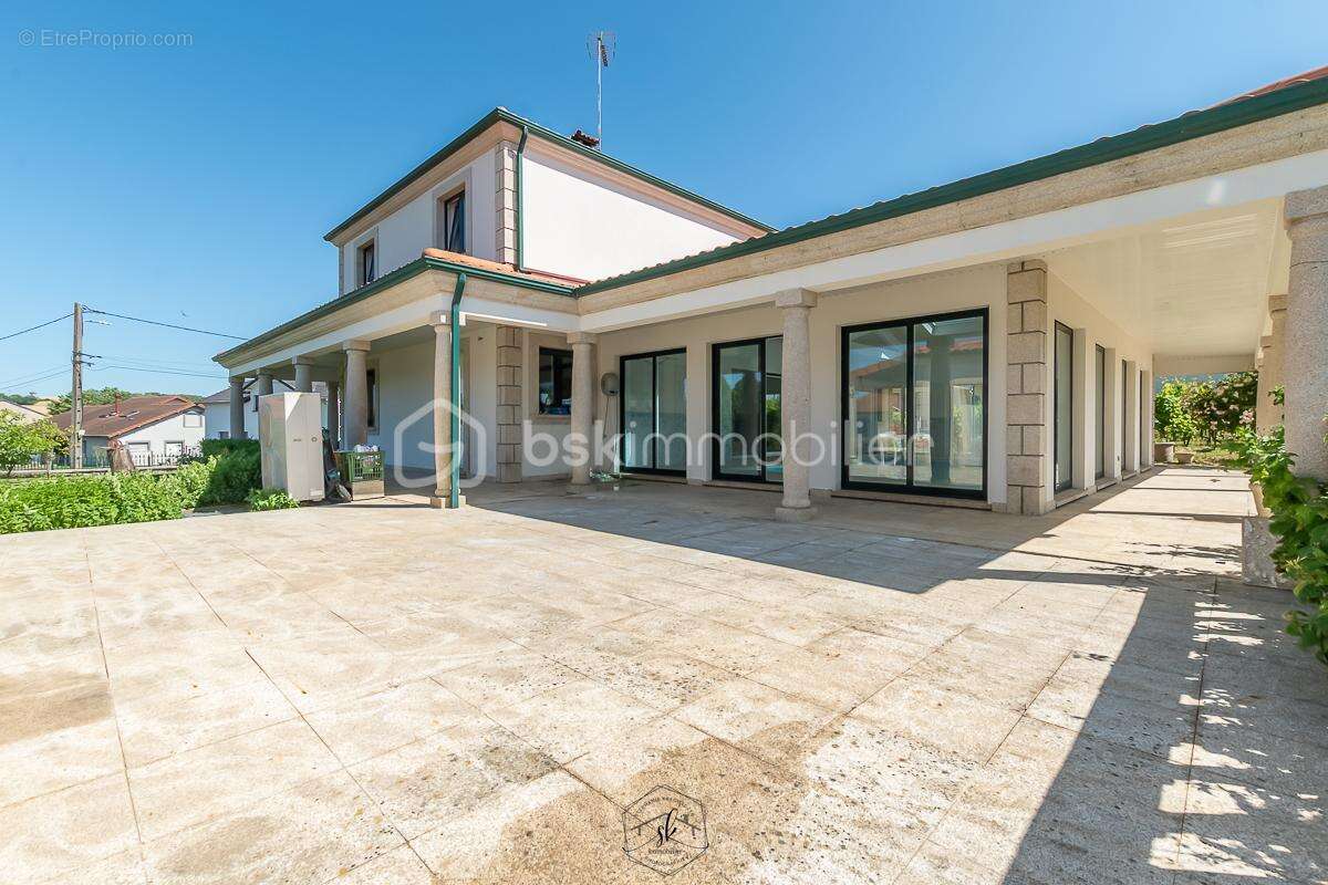 Propriété d’exception avec piscine intérieure – Prestations haut de gamme - photo 13