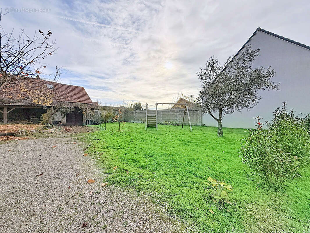 Maison à FRESNAY-LE-GILMERT