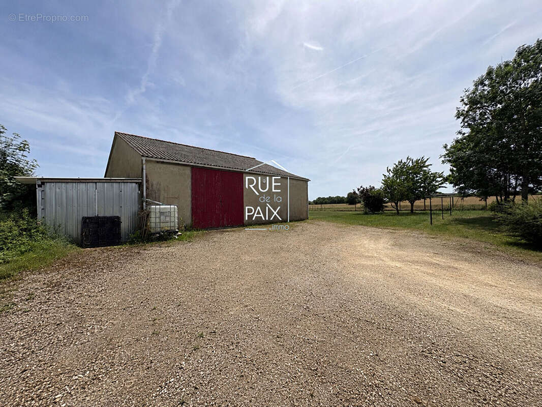Terrain constructible Vouillé 1200m² - photo 6