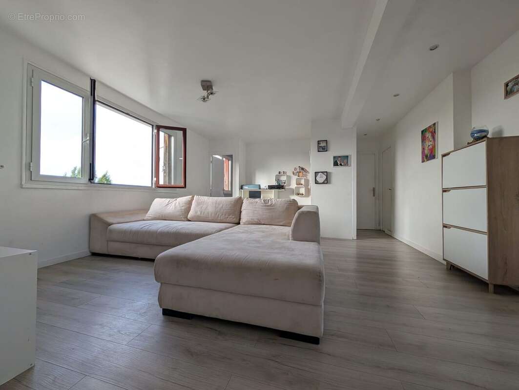 Appartement à LES CLAYES-SOUS-BOIS