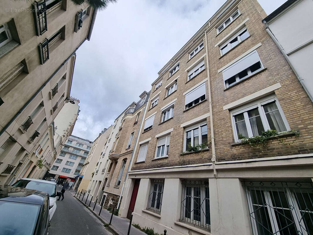 Appartement à PARIS-14E