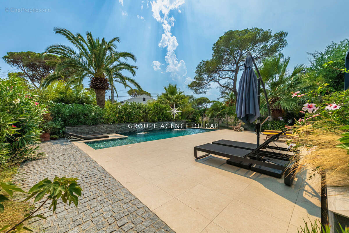 Villa Saint Raphael 7 pièce(s) 184 m2 - photo 18