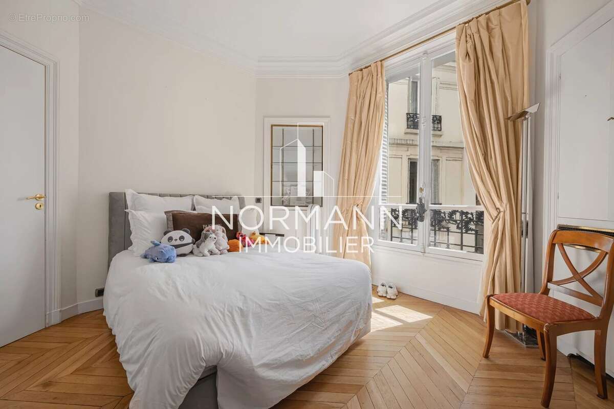 Appartement à PARIS-16E