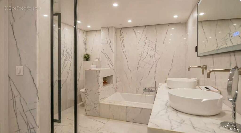 Appartement à PARIS-3E