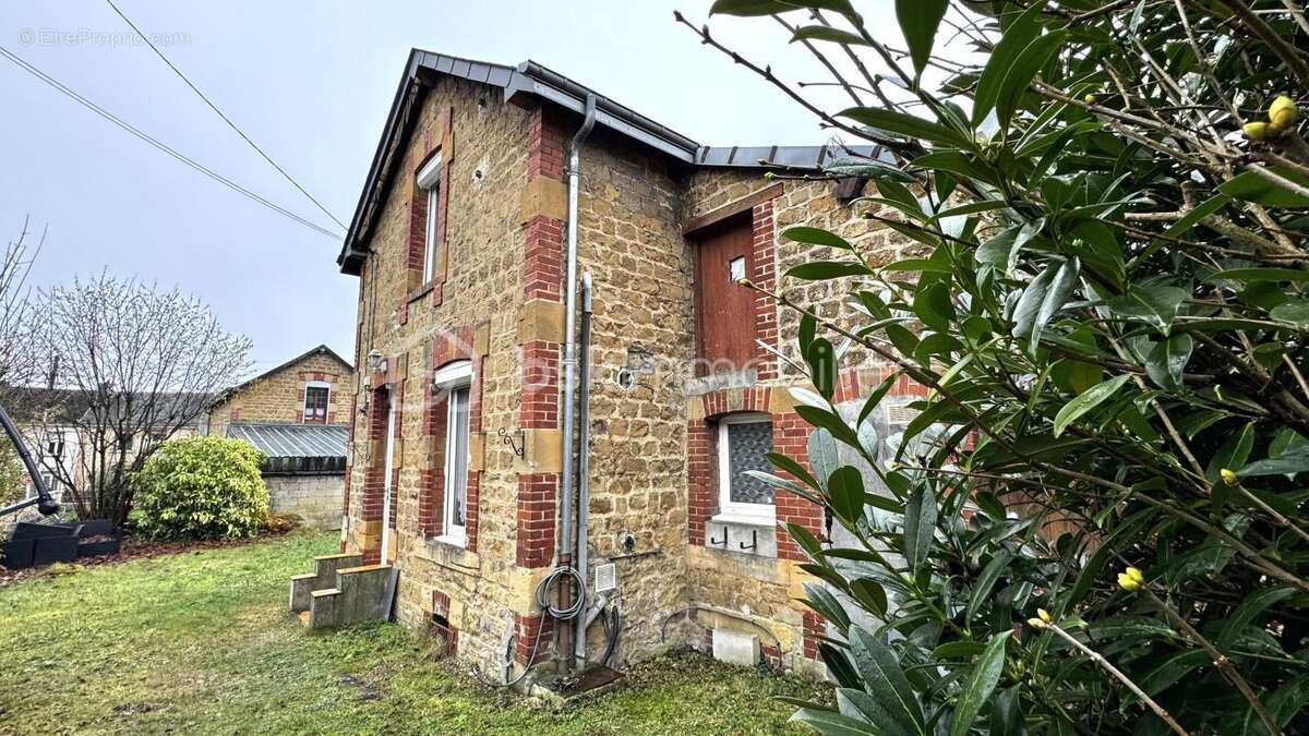 Maison à VIVIER-AU-COURT