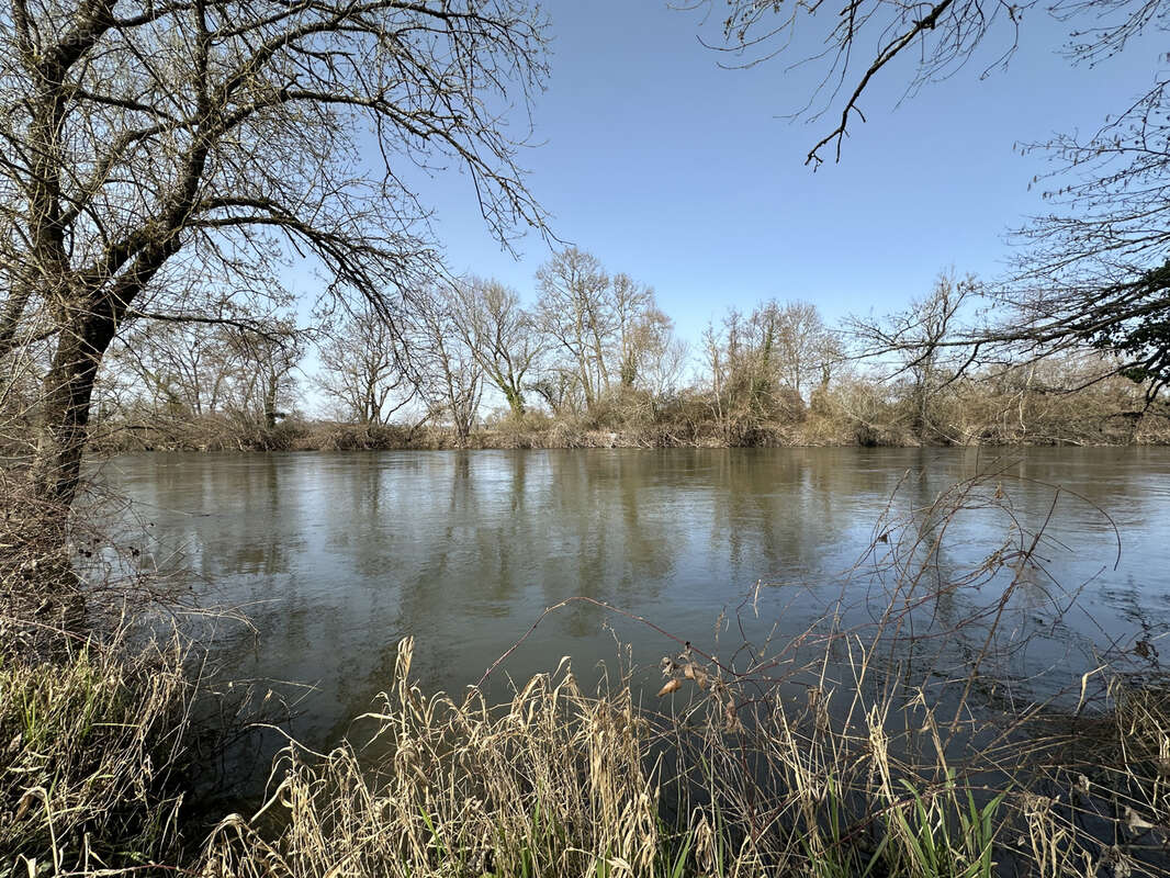 Terrain à SAINT-AIGULIN
