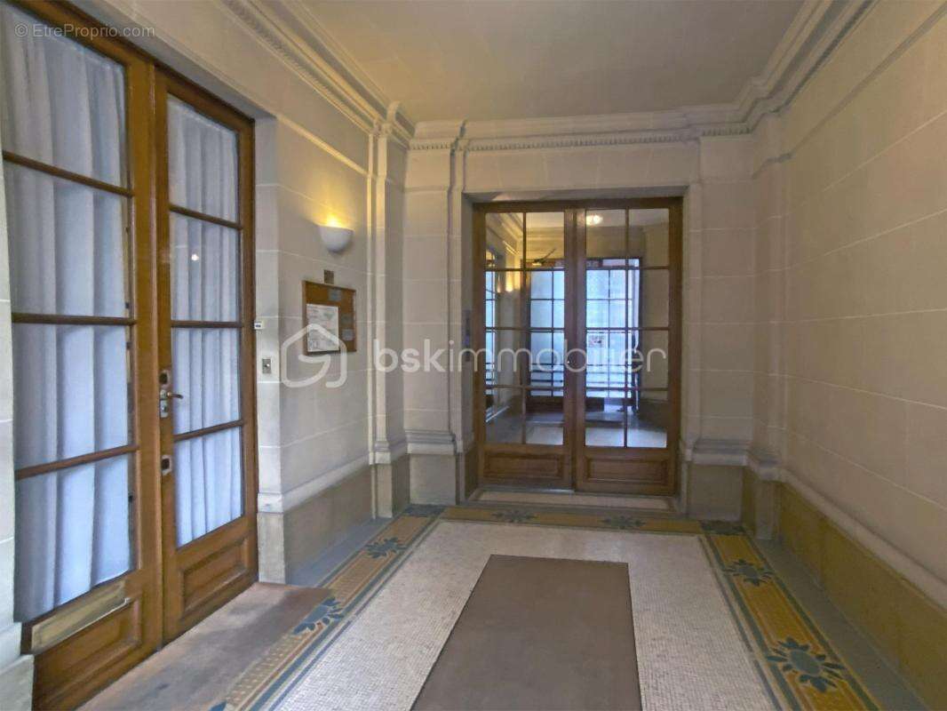Appartement à PARIS-17E