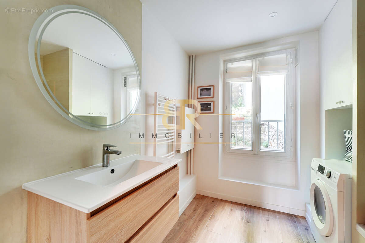 Appartement à PARIS-18E