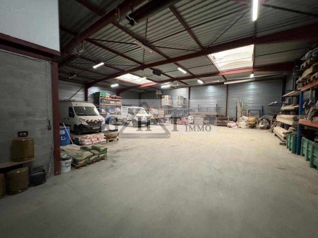 Commerce à VERT-SAINT-DENIS