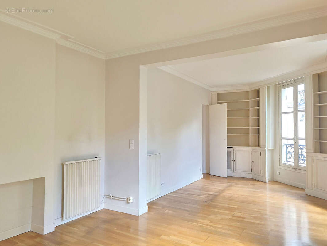 Appartement à PARIS-7E