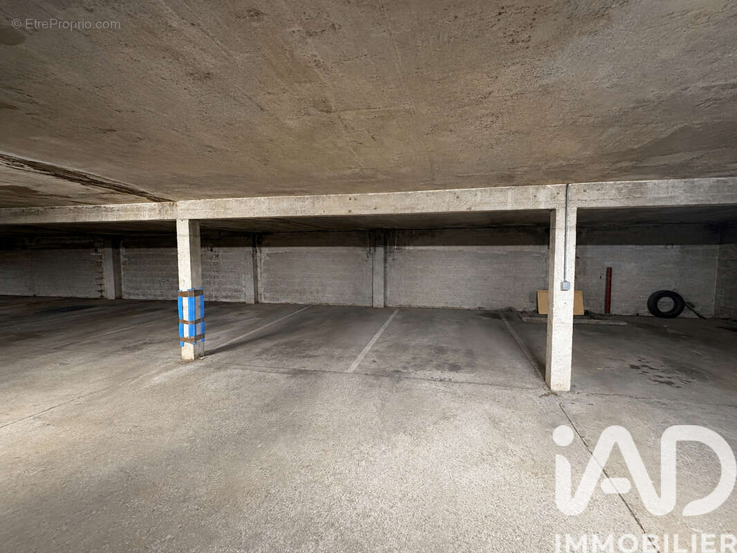 Photo 2 - Parking à REIMS