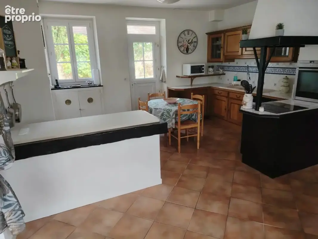 Propriété de caractère avec habitations indépendantes et piscine - photo 7