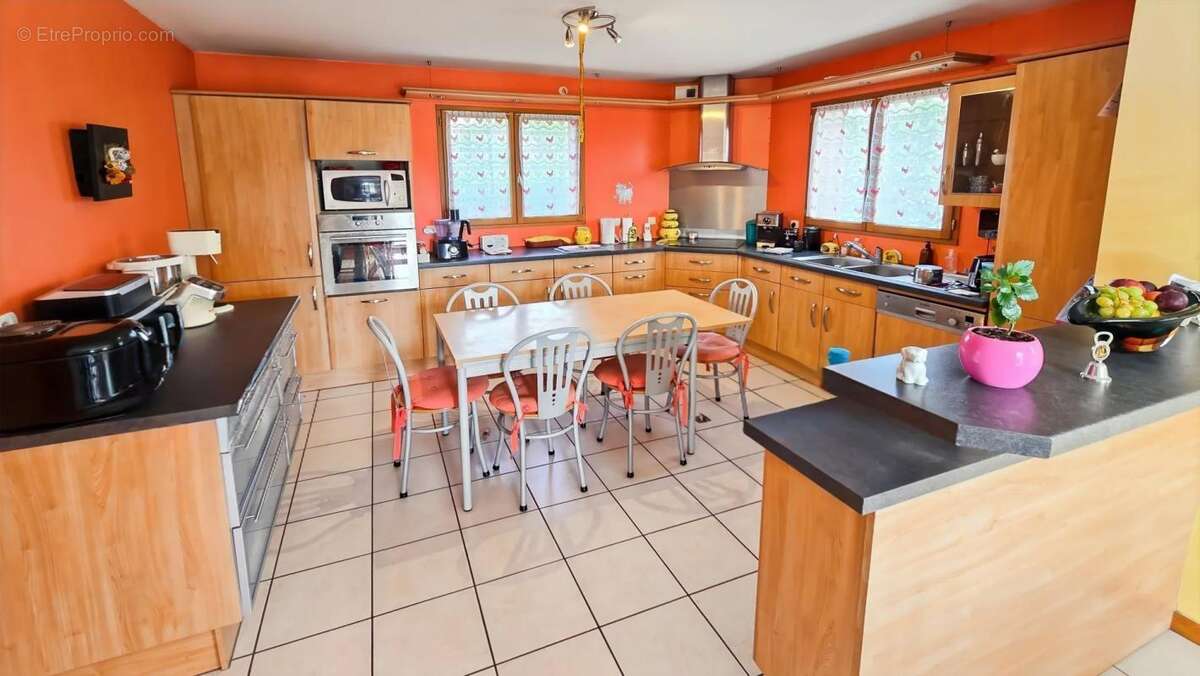 Maison à CONTAMINE-SUR-ARVE