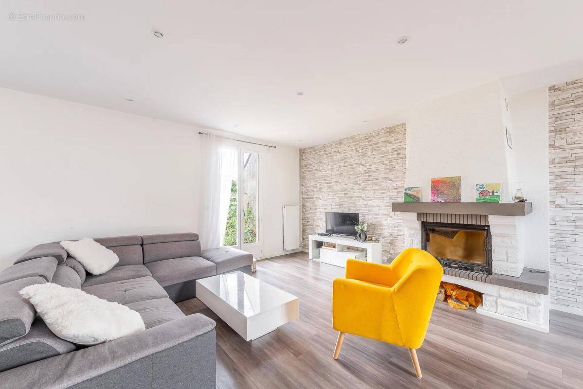 Maison à LESCHEROLLES