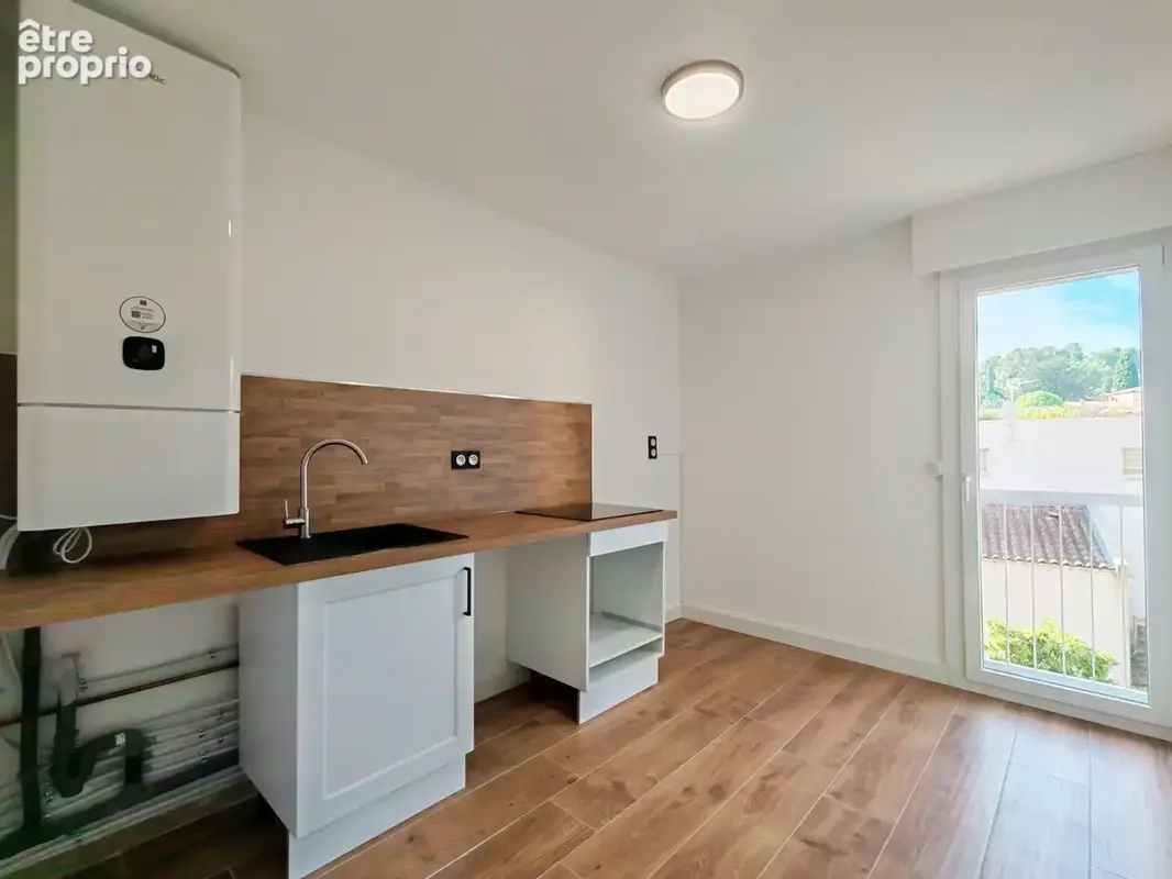 LE PRADET - Appartement de type 2 - Cave - terrasse - photo 3