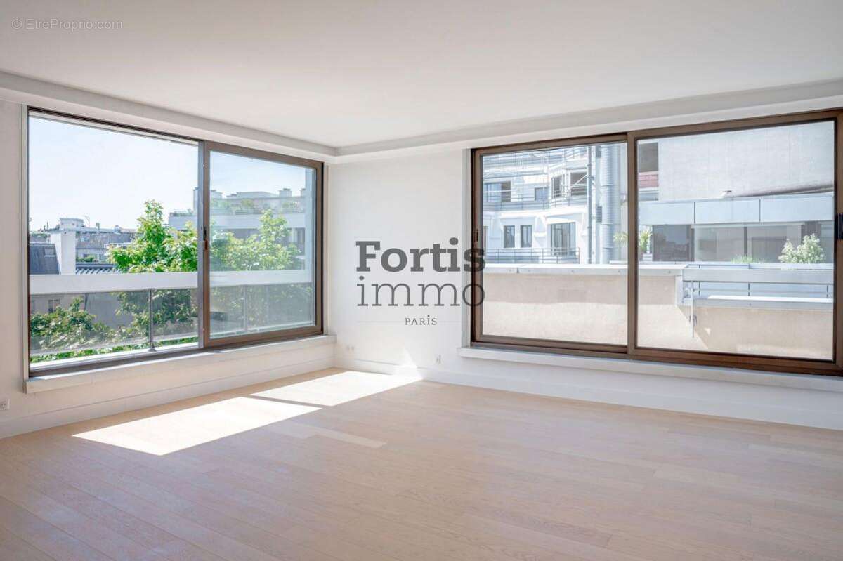 Appartement à PARIS-8E