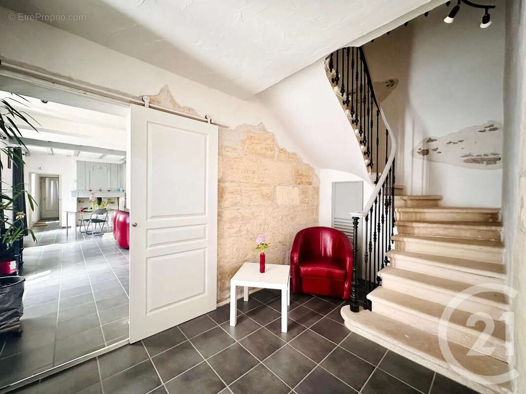 Maison 165 m² à Saint-Paul  - photo 2