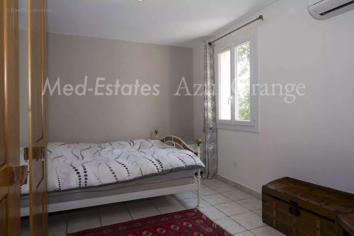 Maison - 2 chambres piscinable et extension possible avec vue panoramique sur le château et village de Grimaud - photo 17