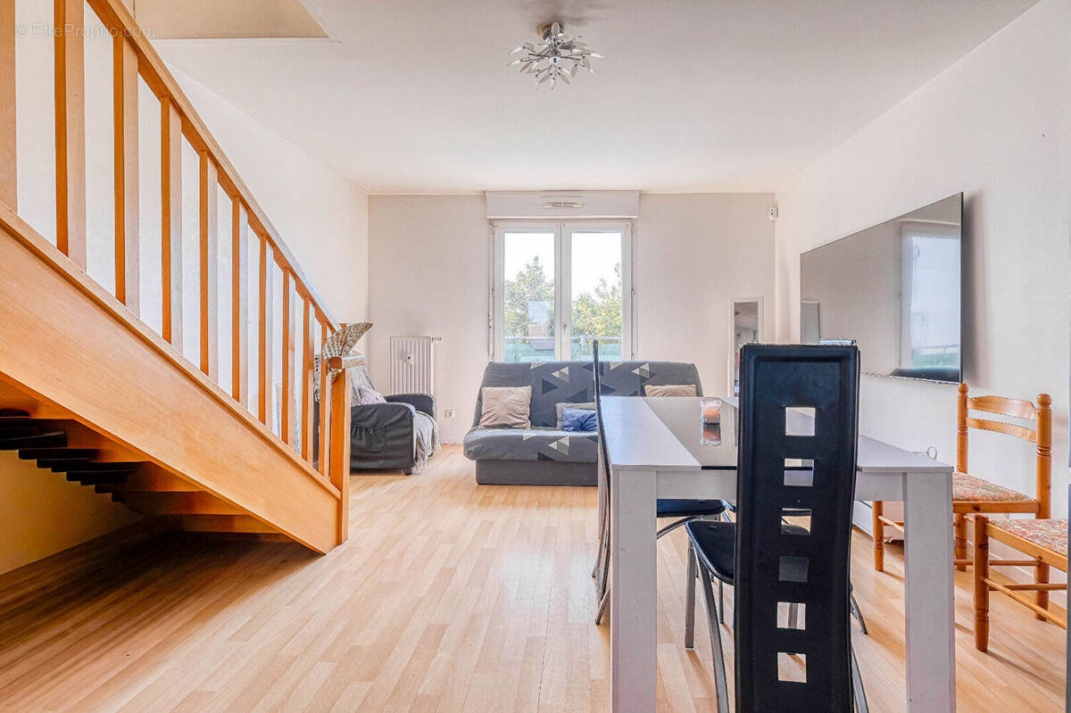 Appartement à SANTENY