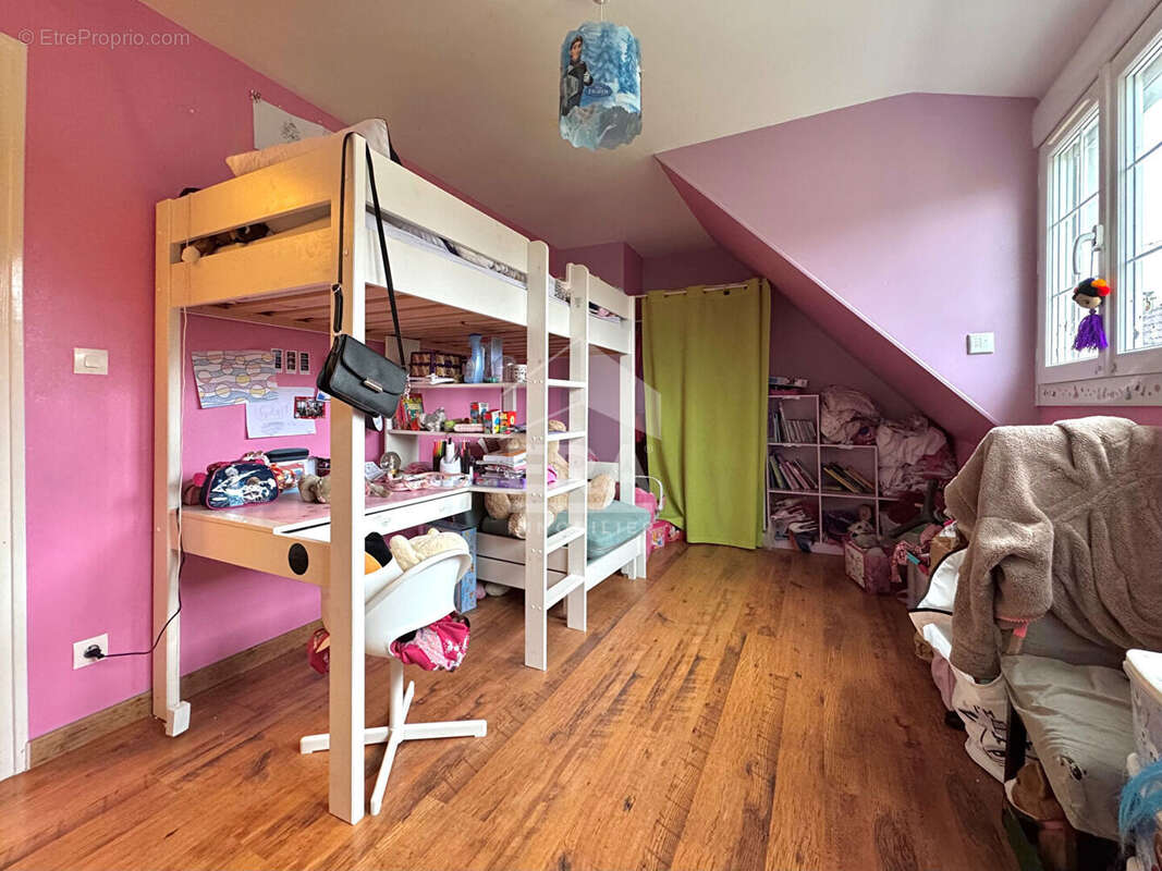 Maison à GUIGNEVILLE-SUR-ESSONNE