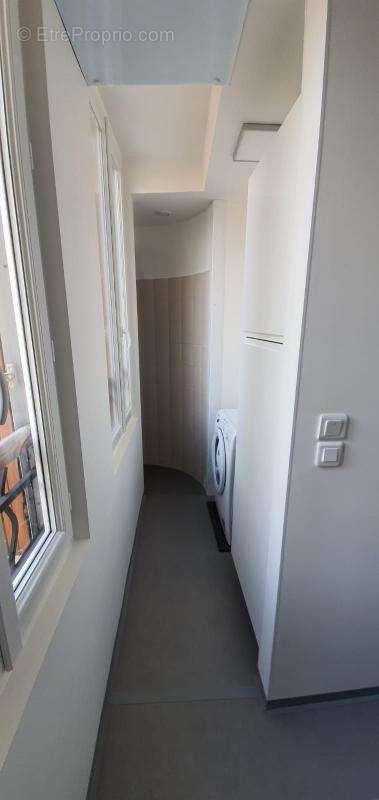 POUR INVESTISSEUR À VENDRE Beau T2 rénové de 34 m² – Hypercentre de Pau - photo 4