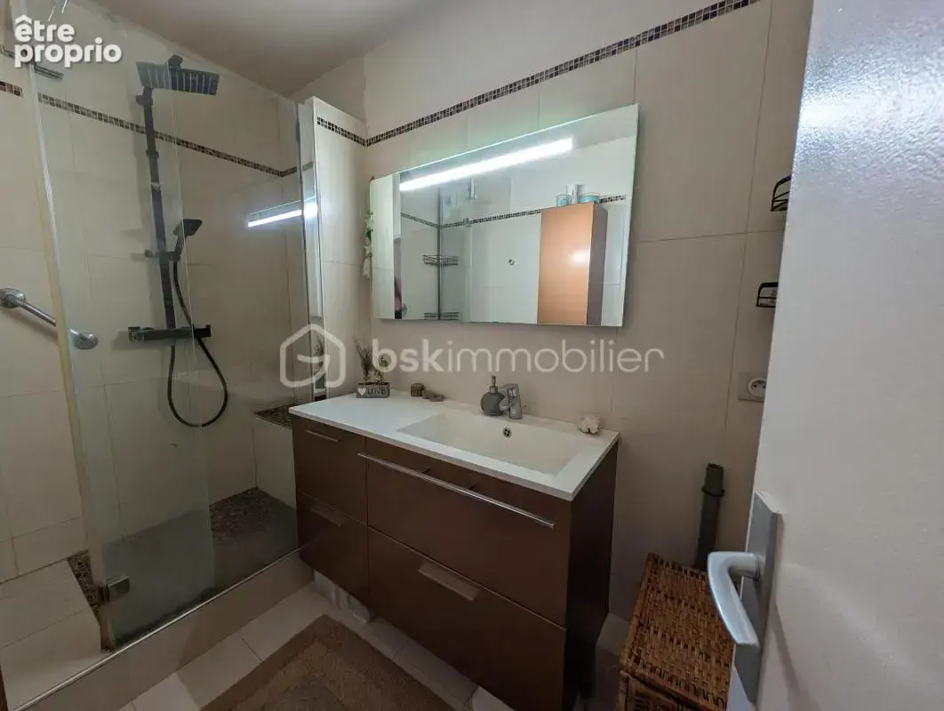Appartement lumineux avec loggias, box et tennis privatif - photo 15