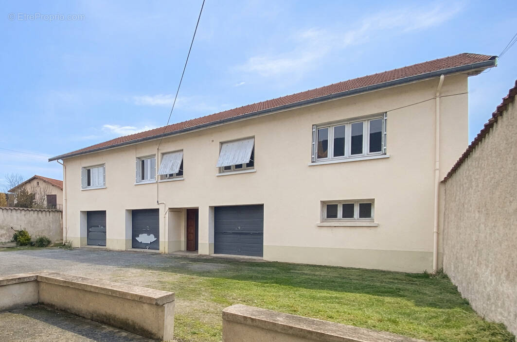 Appartement à SURY-LE-COMTAL
