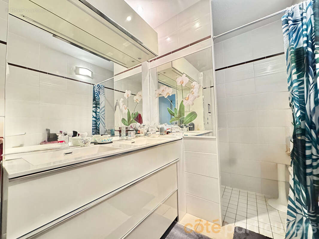 Maison à JONQUIERES-SAINT-VINCENT