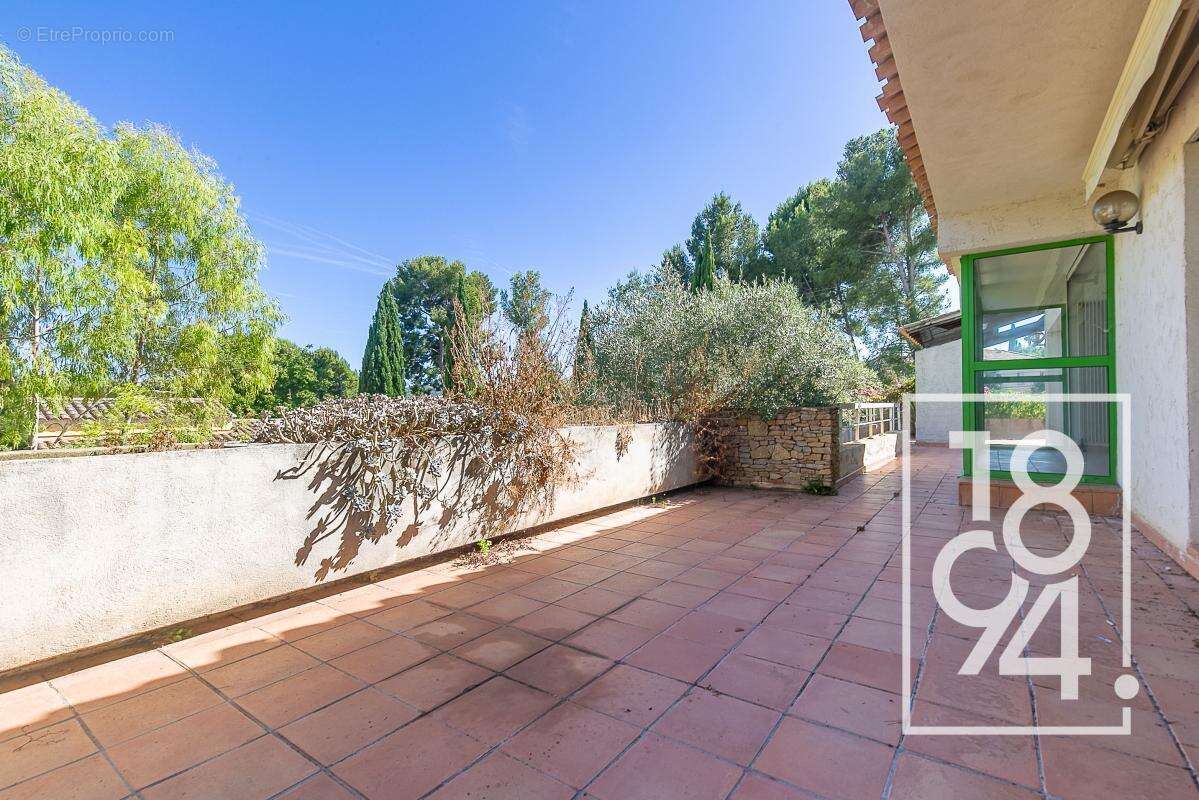 Maison à SAINT-CYR-SUR-MER