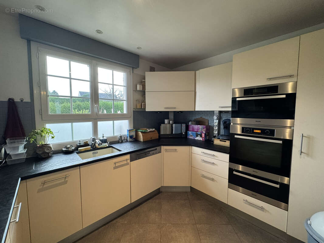 Maison à LA RIVIERE-SAINT-SAUVEUR