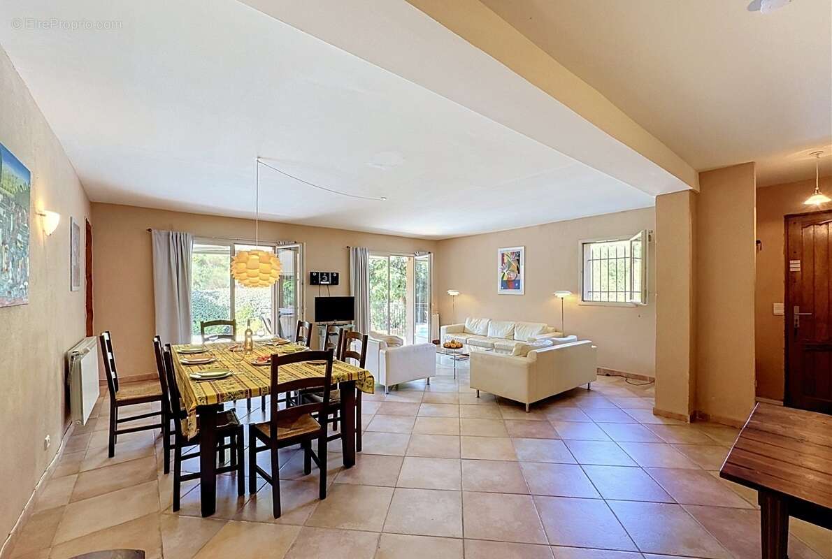 Villa avec piscine et vue degagee a montfort sur argens - photo 4