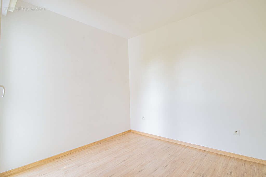 Appartement à AVRILLE