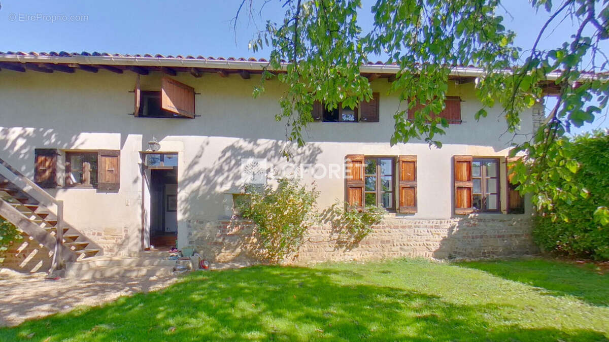 Maison à PERONNAS