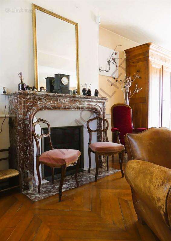 Maison à ESCOLIVES-SAINTE-CAMILLE