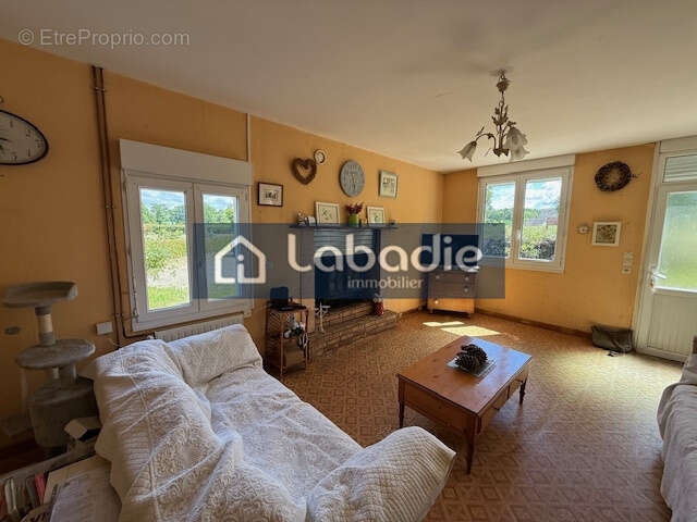 Maison 5 pièces, 124m2 terrain de 2619m2. - photo 2