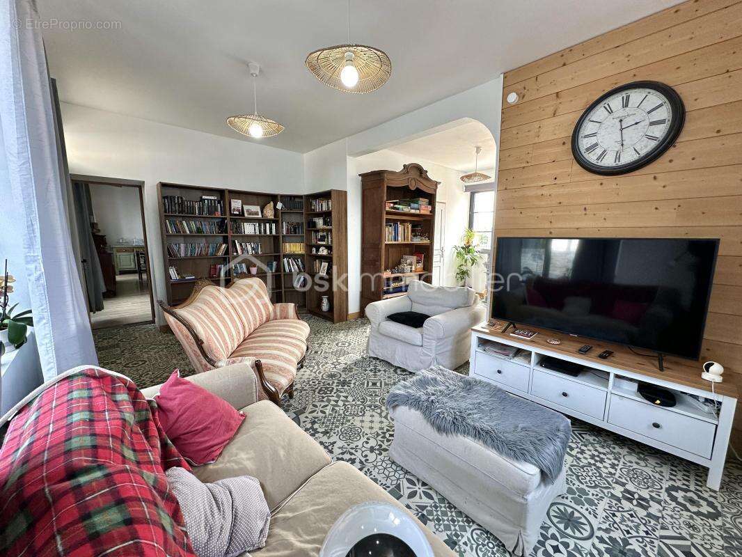 Pouldreuzic – propriété de caractère – 212 m² habitables – jusqu'à 290 m² de potentiel – 3 habitations possibles - photo 4