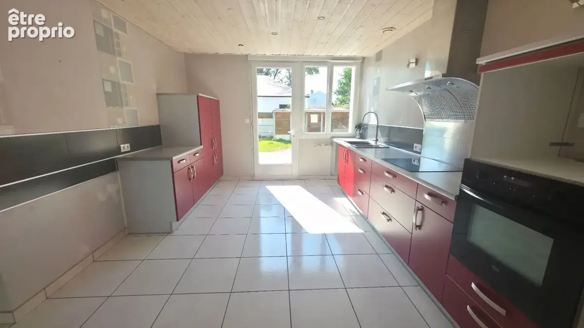 Maison de centre bourg de plain pied 2 chambres et jardin Donges 4 pièce(s) 87 m2 - photo 4