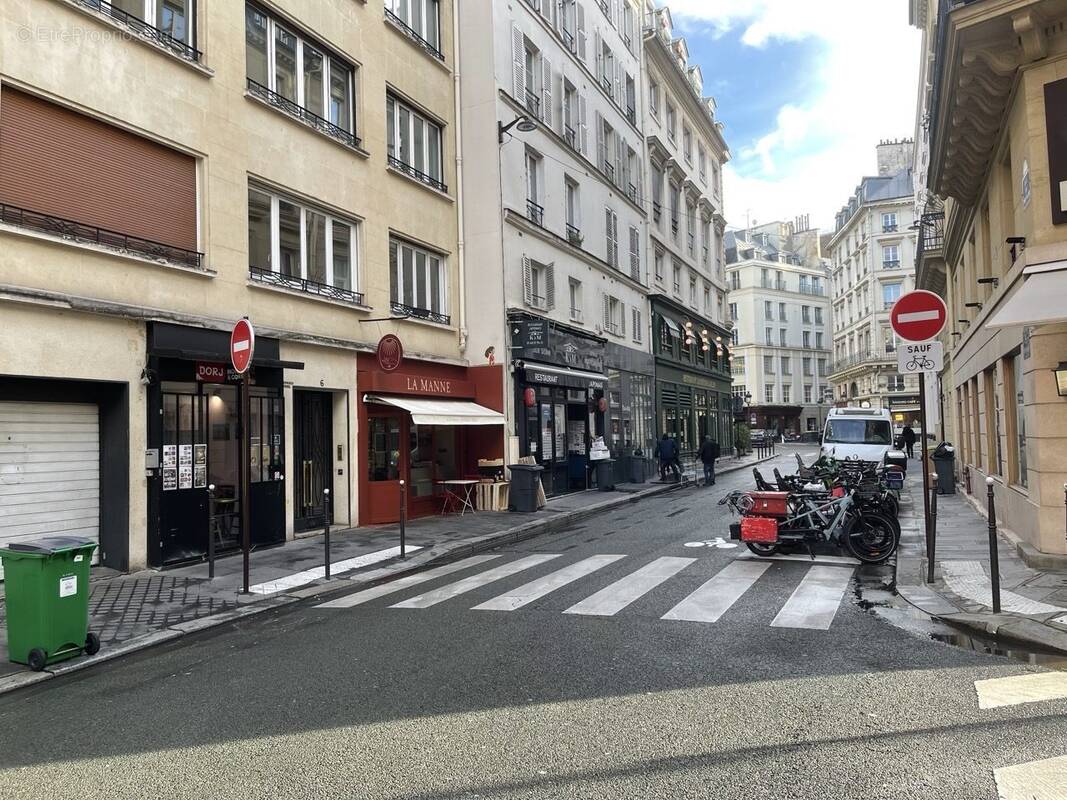 Autre à PARIS-2E