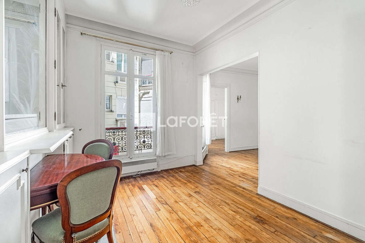 Proche place wagram - bel immeuble - 2 pieces - elegant - au calme - photo 8