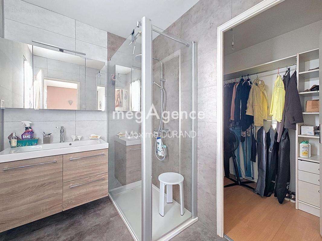 Maison familiale avec vaste pièce de vie et suite parentale de plain-pied à Cholet - photo 10