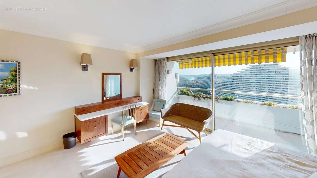 Appartement à VILLENEUVE-LOUBET