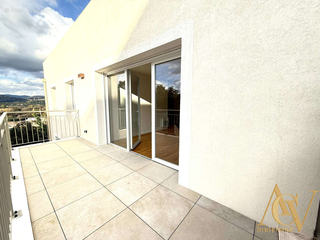 3 pièces Lumineux - Jolie Vue dégagée sur Grimaud 5 - Appartement à COGOLIN
