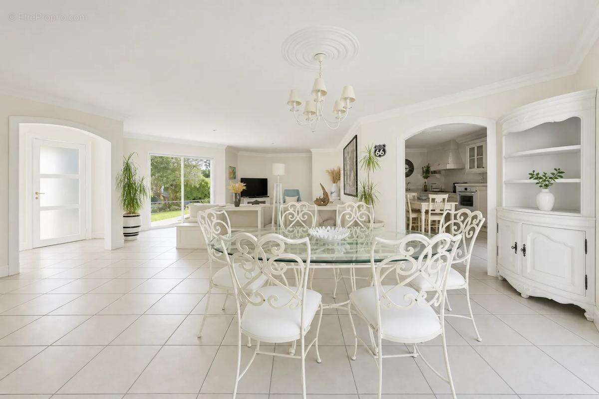 Maison louée 10 pièces 180 m² à Parempuyre - photo 3