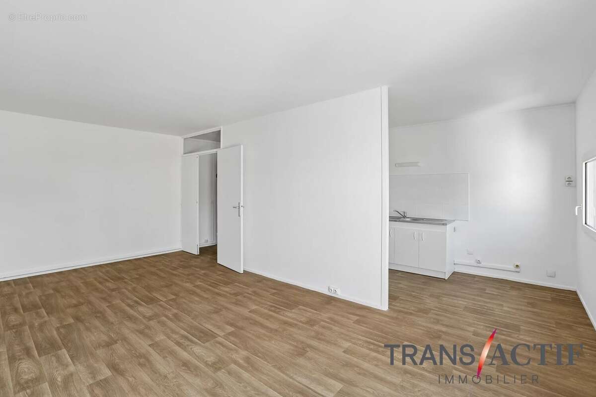 Appartement à COURCOURONNES