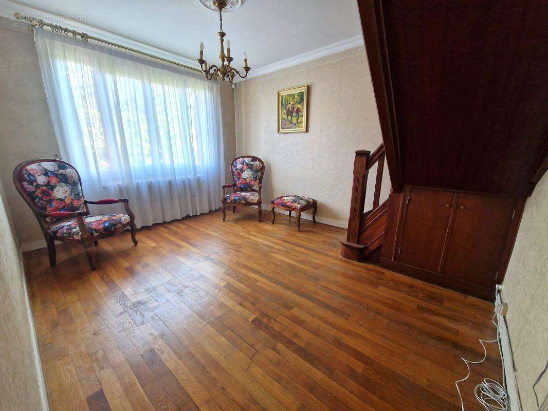 Maison à SAINTE-GENEVIEVE-DES-BOIS