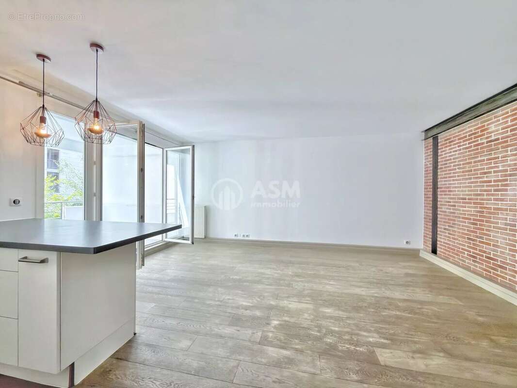 A VENDRE - 3 pièces avec une grande terrasse, cave et Parking - Faubourg de l'arche - photo 2